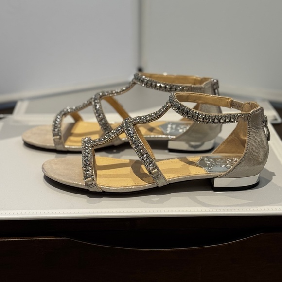 Vince Camuto Light Champagne/Silver Gladiator Flat Sandals - Picture 1 of 6
